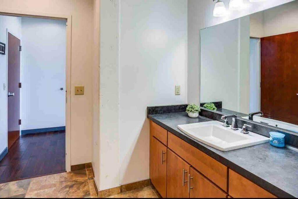 Ny Style Centric Loft With King Bed By Park Av. Apartment Rochester Exterior photo
